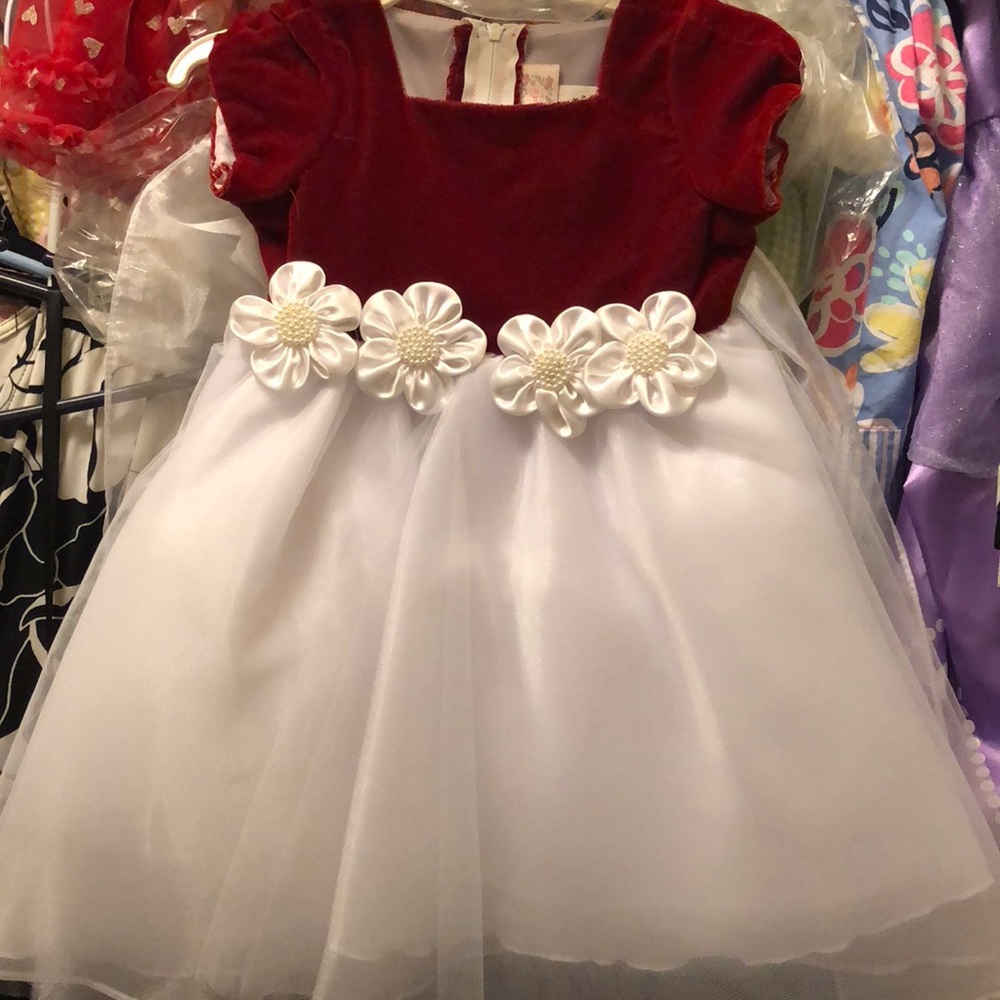 Baby dress 6/9 months never worn!
